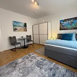 Rene Deluxe 2 In Einer Wg Mit Gemeinschaftsküche *