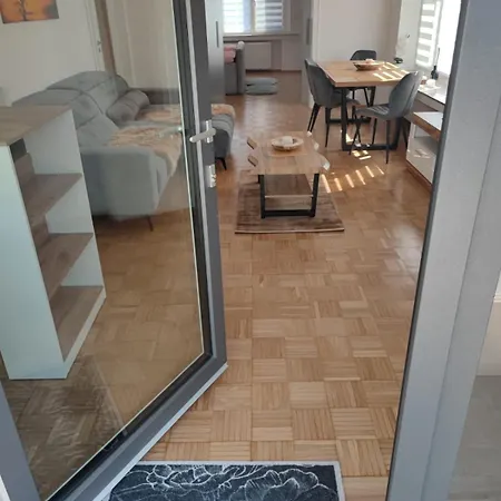 Rene Deluxe Apartament 2 Zimmer In Einer Wg Mit Gemeinschaftskueche