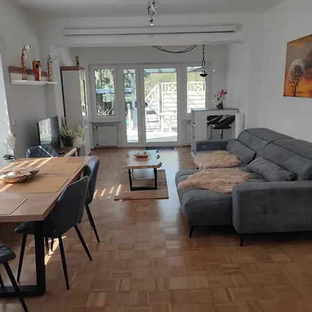Rene Deluxe Apartament 2 Zimmer In Einer Wg Mit Gemeinschaftskueche *