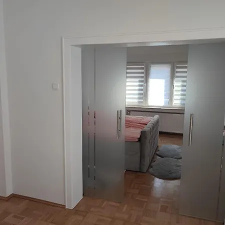 Apartment Rene Deluxe Apartament 2 Zimmer In Einer Wg Mit Gemeinschaftskueche *