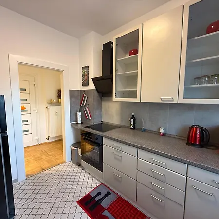 Rene Deluxe Apartament 2 Zimmer In Einer Wg Mit Gemeinschaftskueche Apartment *