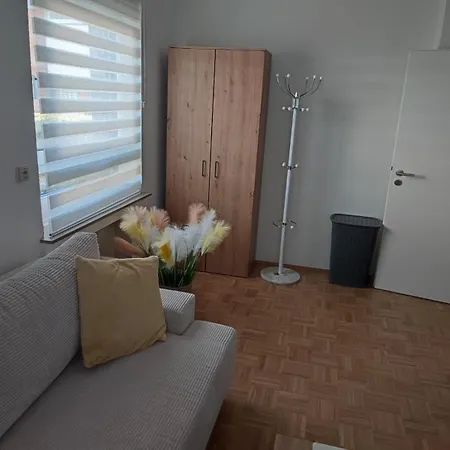 Rene Deluxe Apartament 2 Zimmer In Einer Wg Mit Gemeinschaftskueche * Oberhausen (North Rhine-Westphalia)