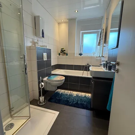 Rene Deluxe Apartament 2 Zimmer In Einer Wg Mit Gemeinschaftskueche Apartment