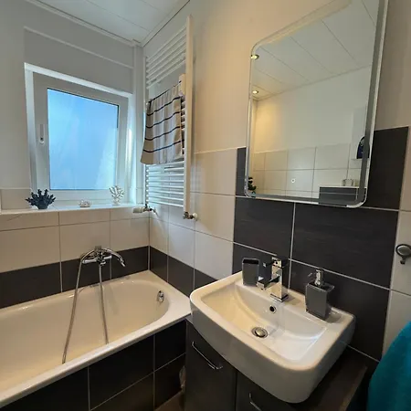 Apartment Rene Deluxe Apartament 2 Zimmer In Einer Wg Mit Gemeinschaftskueche *