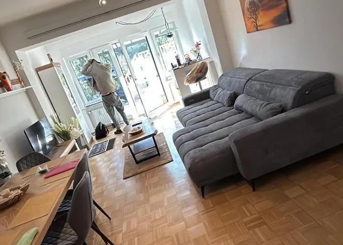 Rene Deluxe 2 In Einer Wg Mit Gemeinschaftskueche * Oberhausen (North Rhine-Westphalia)