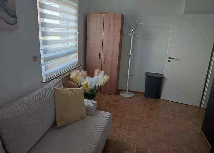 Rene Deluxe 2 In Einer Wg Mit Gemeinschaftskueche * Oberhausen (North Rhine-Westphalia)